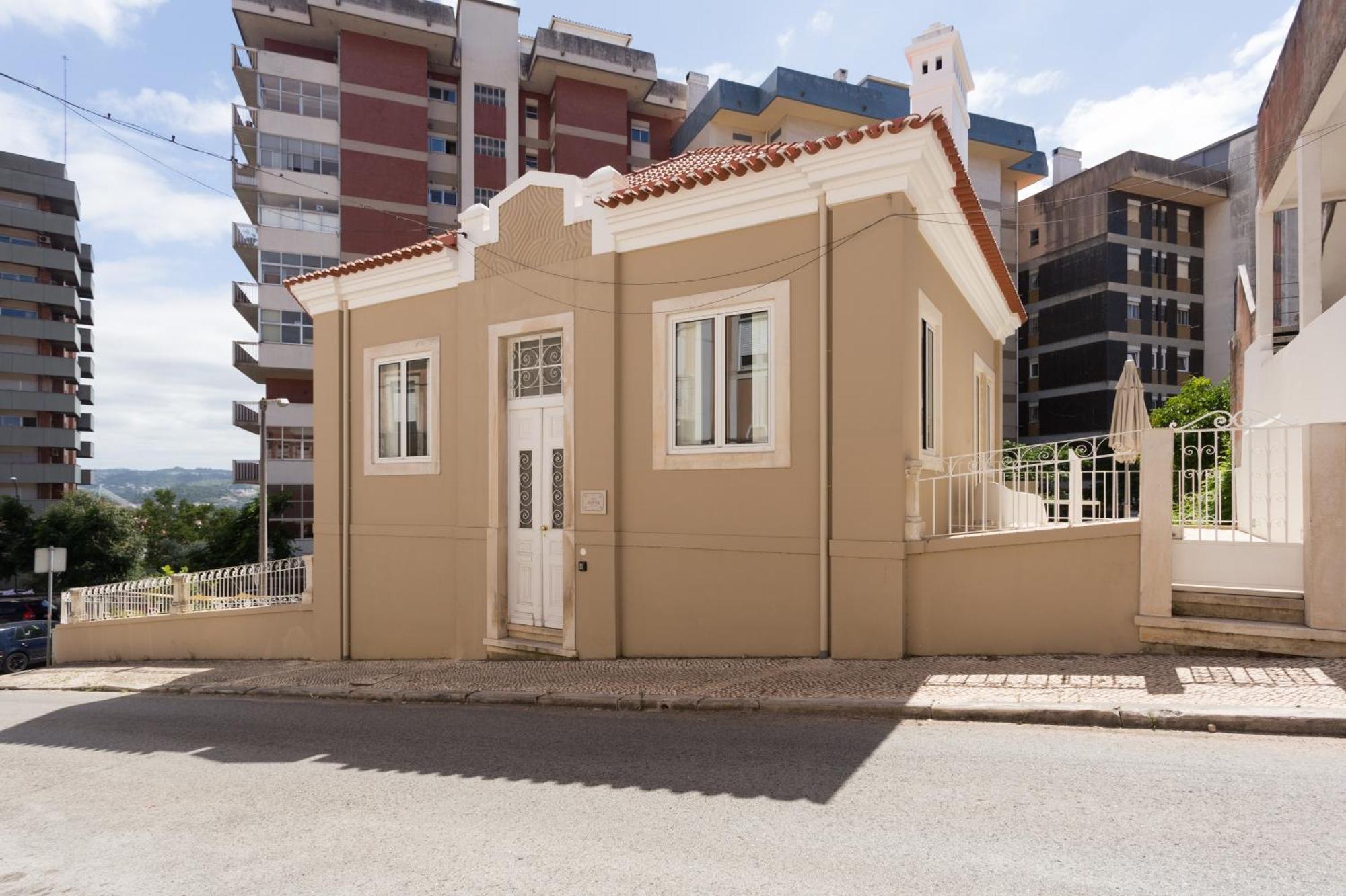 Vila Julieta Guesthouse Коимбра Экстерьер фото